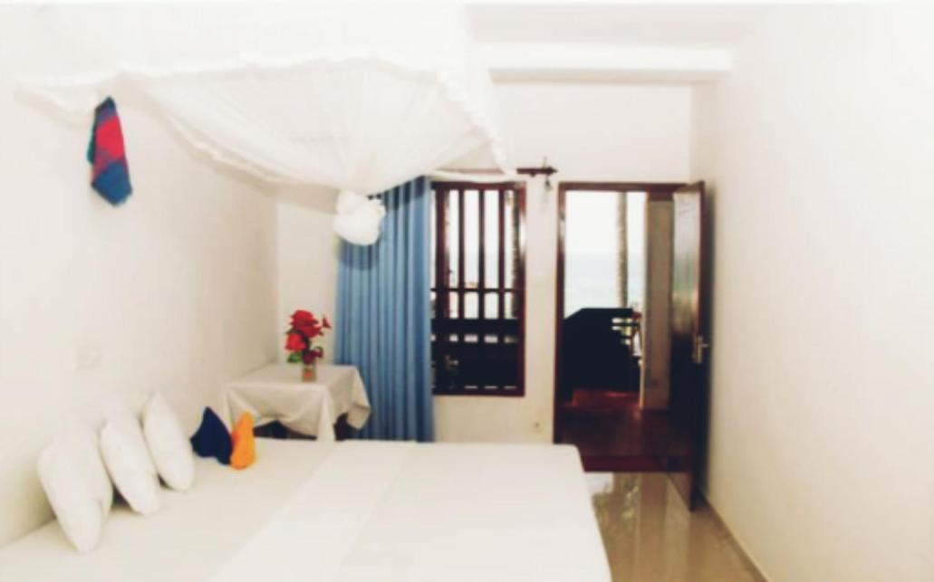 Githmini Beach House And Toures Hikkaduwa Exterior foto